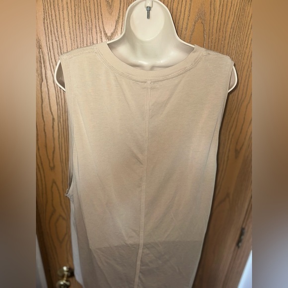 Men’s/ UNISEX Lululemon Tan Loose Fit Tank Top GUC - Picture 10 of 11